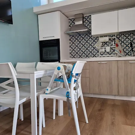 A Due Passi Dal Mare Apartment *